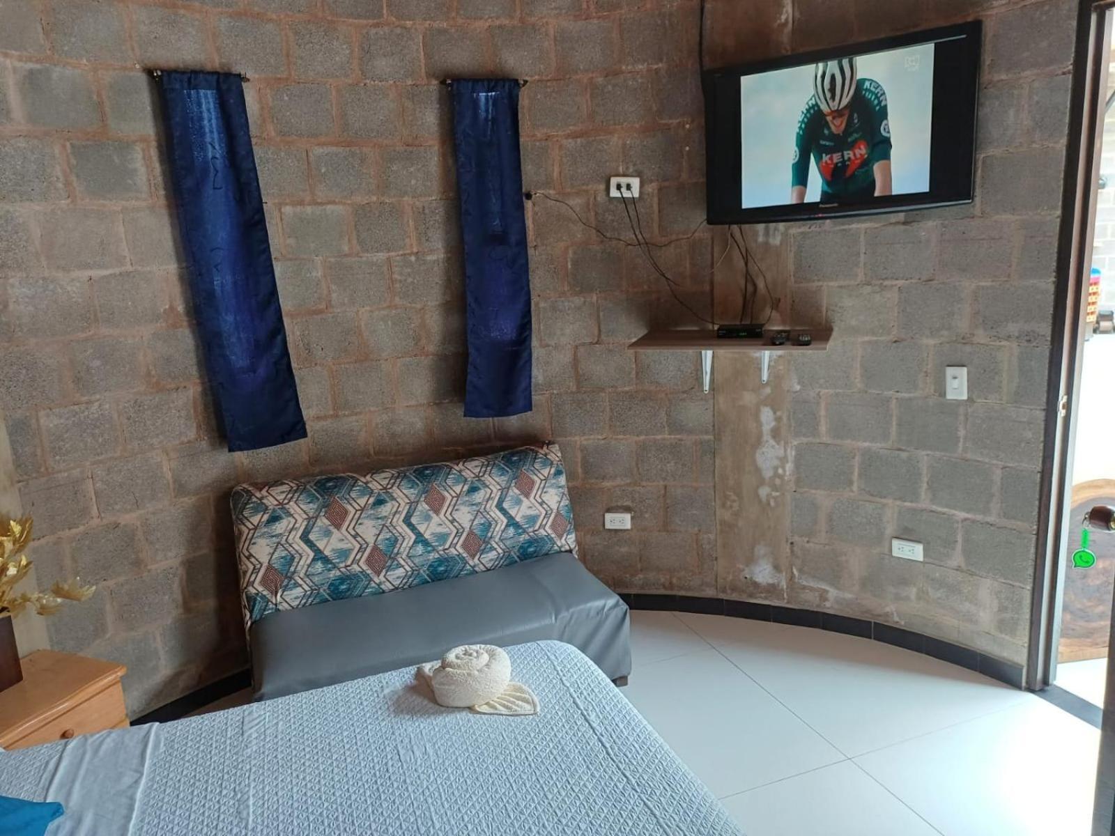 Hotel Castillo Roma モニキラ エクステリア 写真